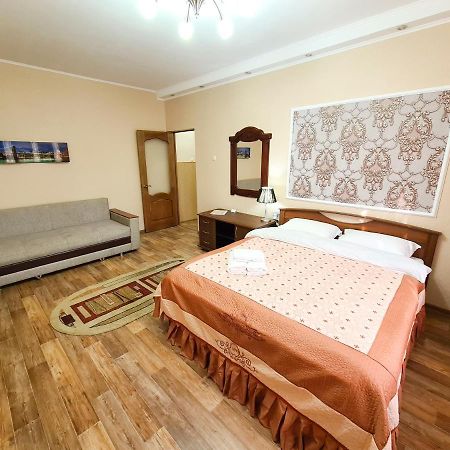 Апартаменты На Улице Розыбакиева, 103 Almaty Exterior photo